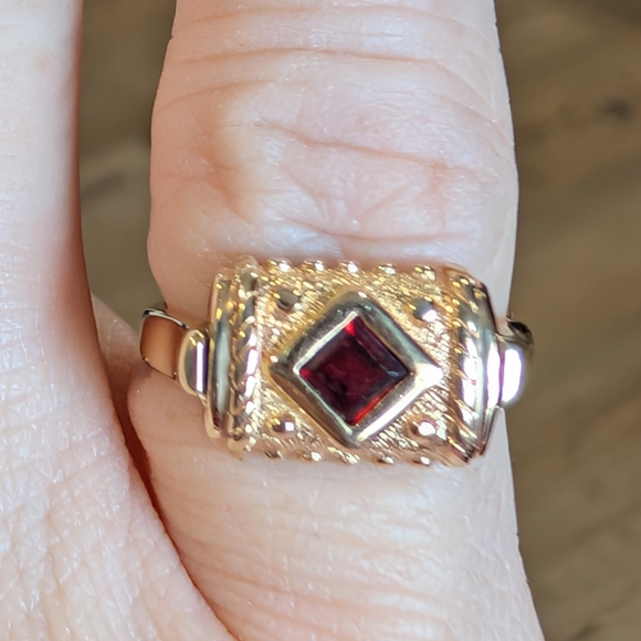 14k Gold Garnet Etruscan Style Ring - sz. 3.5 - Picture 8 of 12
